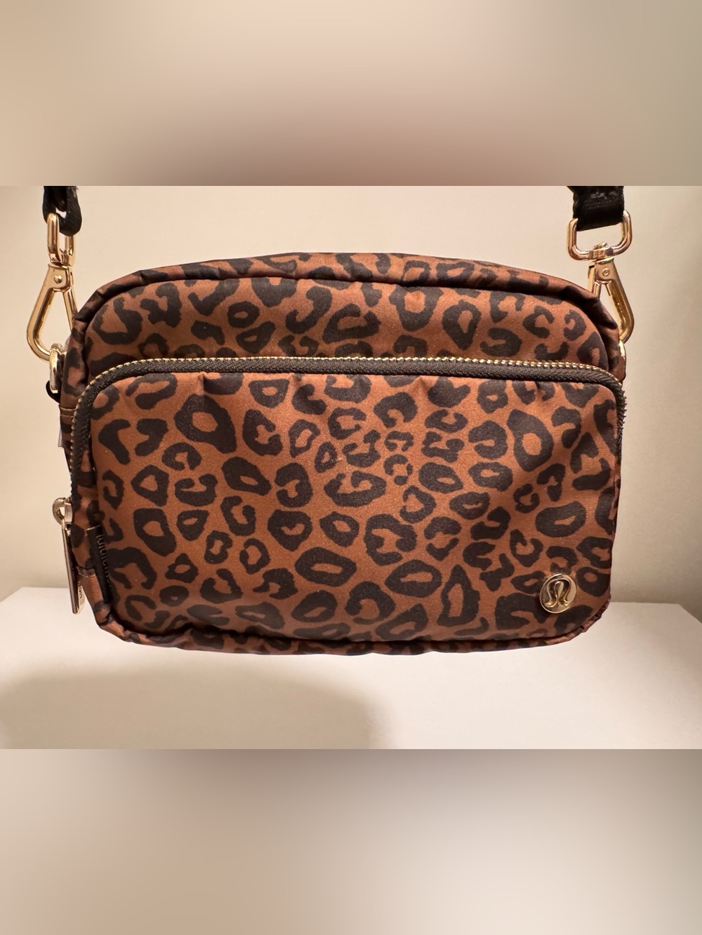 Lululemon Everywhere Crossbody Bag 2L Leopardo Shift Leopard Print